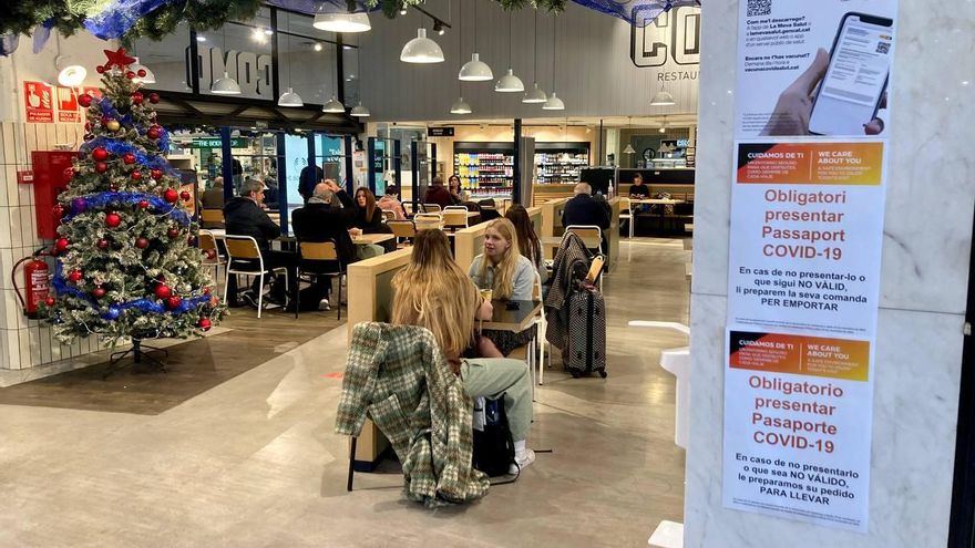 Desayuno sin pasaporte Covid en Catalunya: "No lo puedo pedir si nadie se lo ha podido descargar"