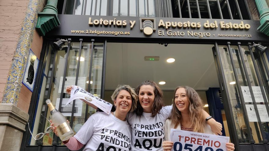 Ni número "bajito" ni 'Gato Negro': la administración número 13 de Sevilla reparte cuatro millones del 'Gordo'