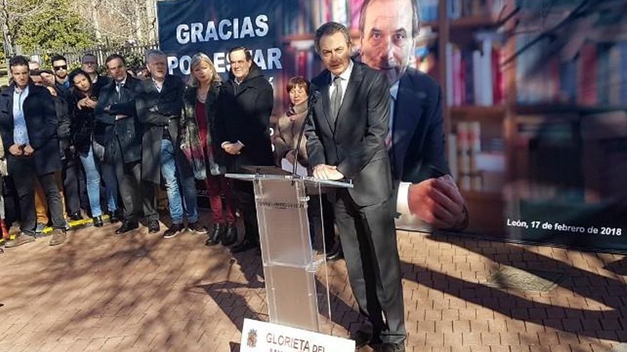 El expresidente José Luis Rodríguez Zapatero interviene en el homenaje a José Antonio Alonso en León.