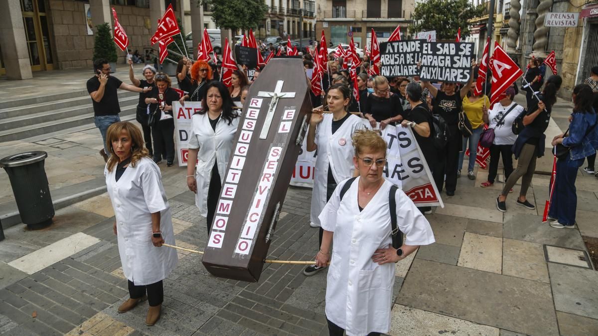 Manifestación de las trabajadoras del Servicio de Ayuda a Domicilio