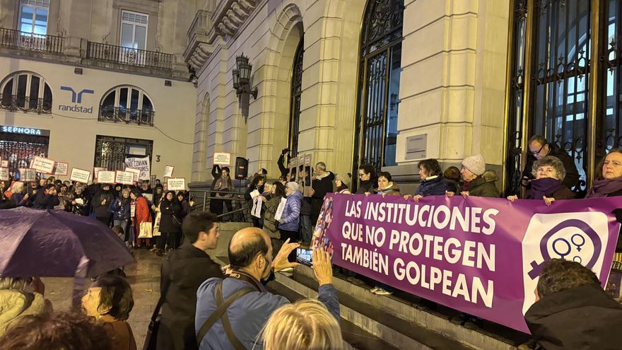 Miles de personas se movilizan en Zaragoza contra la violencia machista y exigen la reapertura de los puntos violeta