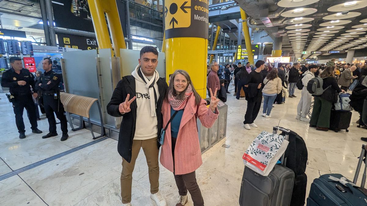 Mohammed Aljundi y Mon González, en Barajas.