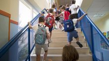 Educación abre un expediente a la maestra de Terrassa acusada de agredir a una alumna por una bandera de España