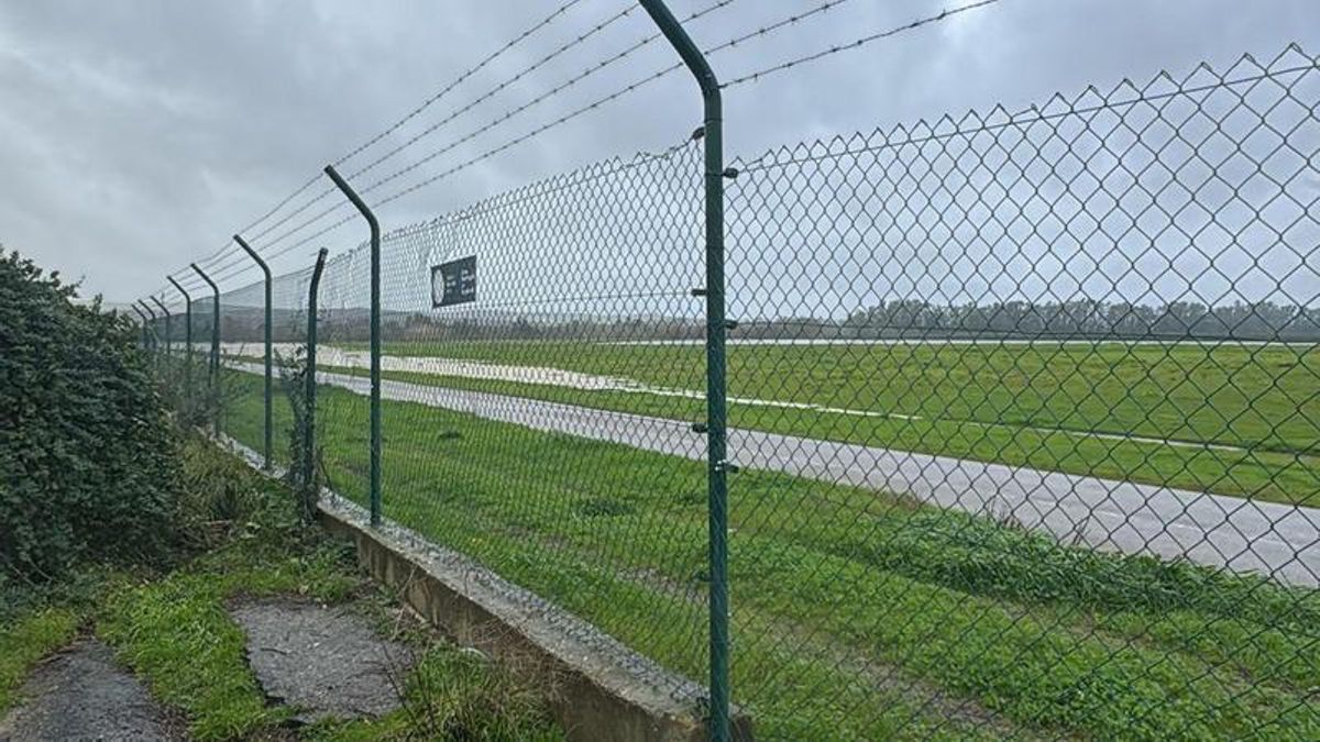 Crecida del Guadalquivir entrando en terreno del Aeropuerto de Córdoba.