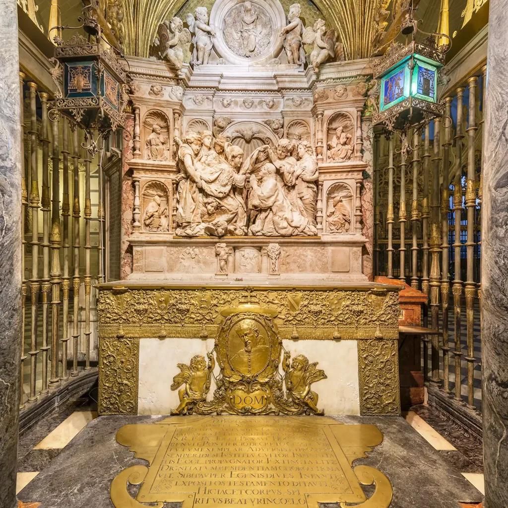 Capilla de la Descensión en Toledo, que custodia la piedra en la que supuestamente la Virgen María posó su pie cuando entregó a Sal Ildefonso una casulla.