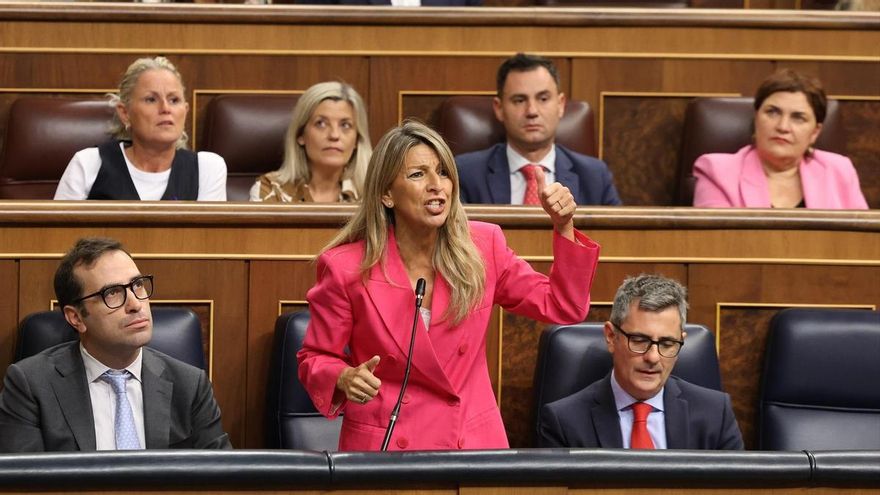 La vicepresidenta segunda y ministra de Trabajo, Yolanda Díaz, junto al vicepresidente primero y ministro de Economía, Carlos Cuerpo, y el ministro de la Presidencia, Félix Bolaños, durante una sesión de control al Gobierno, en el Congreso de los Diputados, a 30 de septiembre de 2026, en Madrid (España).