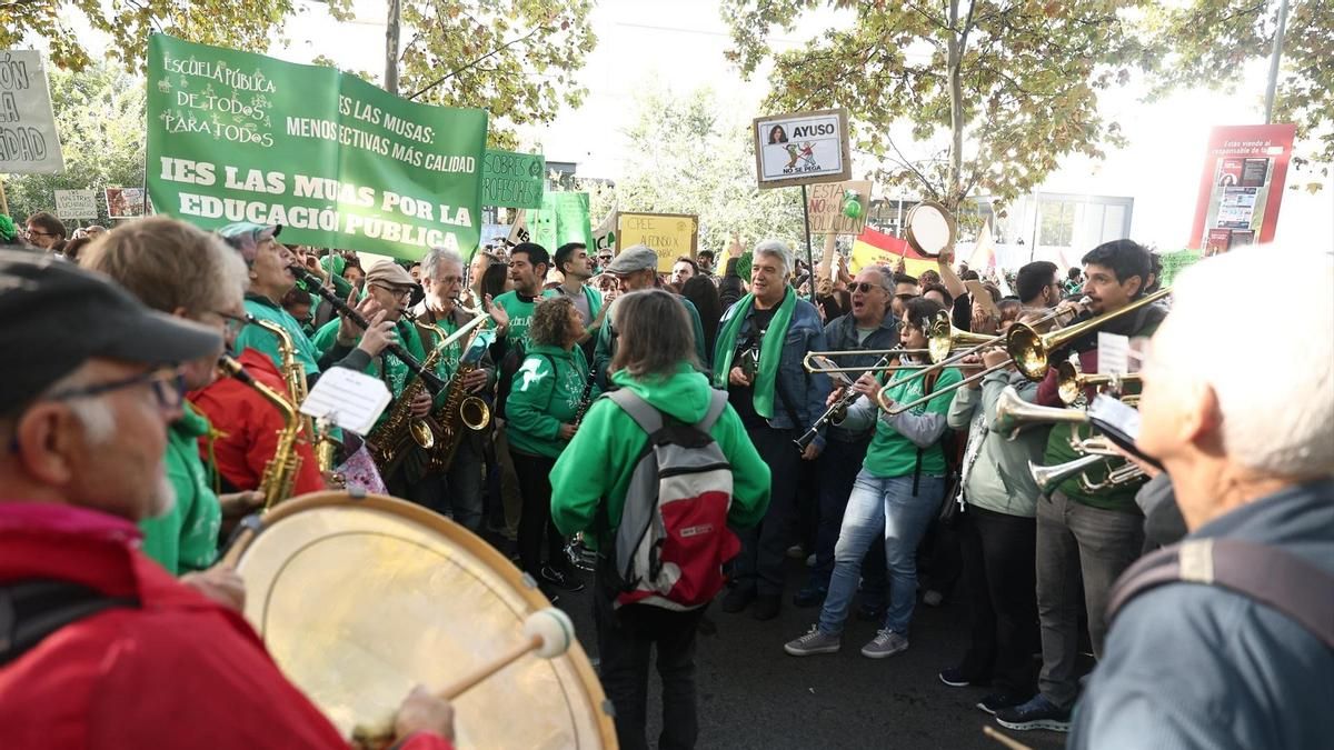 Las profesoras, a Ayuso: "¿Cómo no te vas a sentar con 45.000 personas en huelga? Estamos ojipláticas"