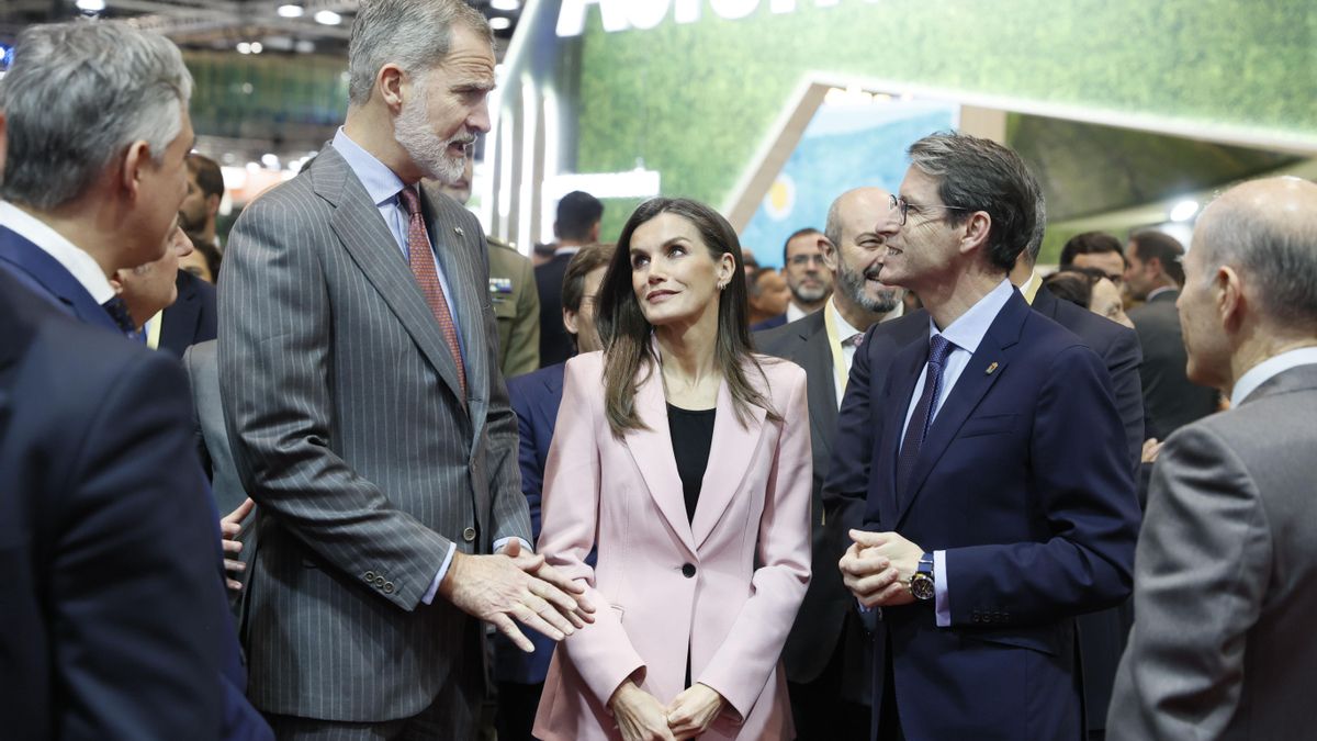 Los reyes visitan el estand de la Rioja con el presidente Gonzalo Capellán
