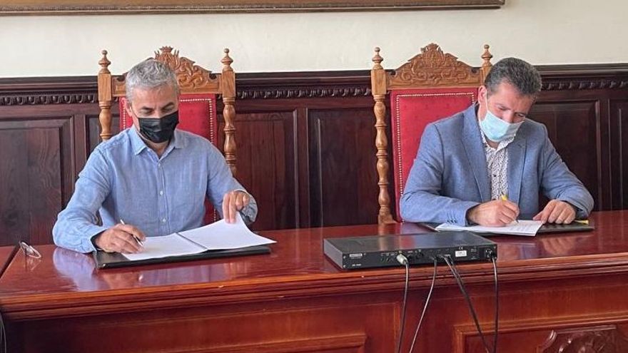 Acto de firma del acta de confrontación de Centro de Deportes Náuticos, un documento que certifica que el proyecto se corresponde con la realidad y permite dar un paso más en la próxima construcción de este espacio