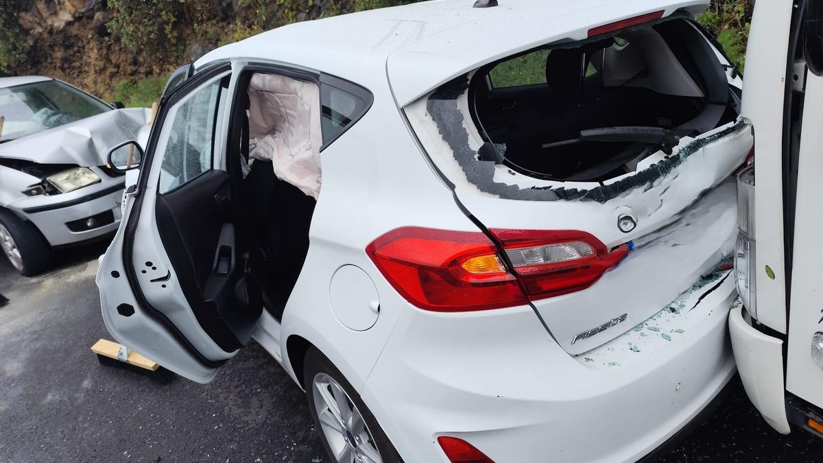 Colisión de tres vehículos  en el tramo de Los Gaguitos de la LP-1