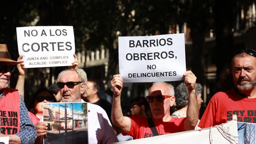 Barrios Hartos carga contra la inacción política con los cortes de luz ante la llegada de otra ola de calor a Sevilla