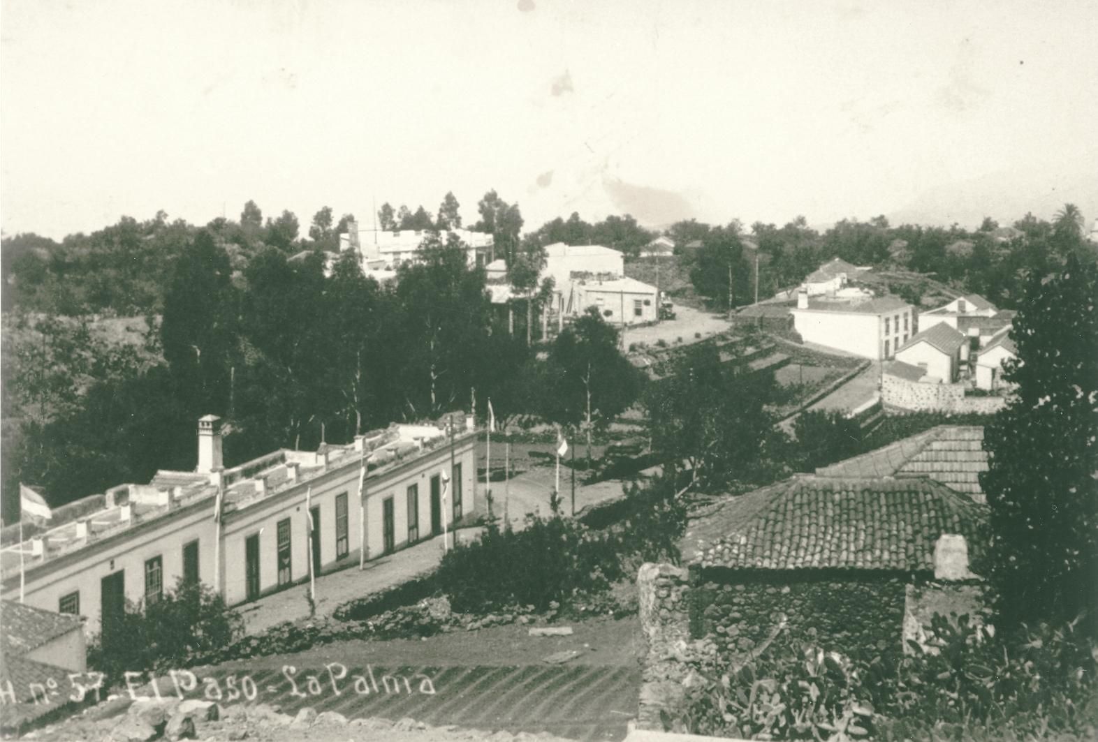 Casa de Fermín Sosa Pino y calle Manuel Taño. Años veinte del Siglo XX.