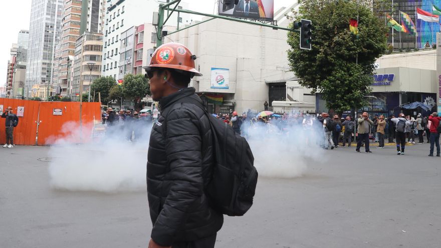 Sindicatos vuelven a marchar contra el retiro de la subvención a combustibles en Bolivia