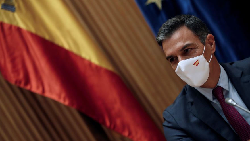 El presidente del Gobierno, Pedro Sánchez, durante la reunión con diputados, senadores y europarlamentarios del PSOE este miércoles en el Congreso. EFE/Javier Lizón
