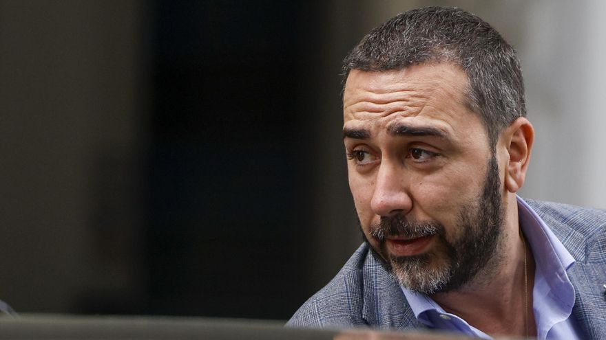 Víctor de Aldama abandona el Tribunal Supremo en Madrid en una imagen de archivo. EFE/ Javier Lizón