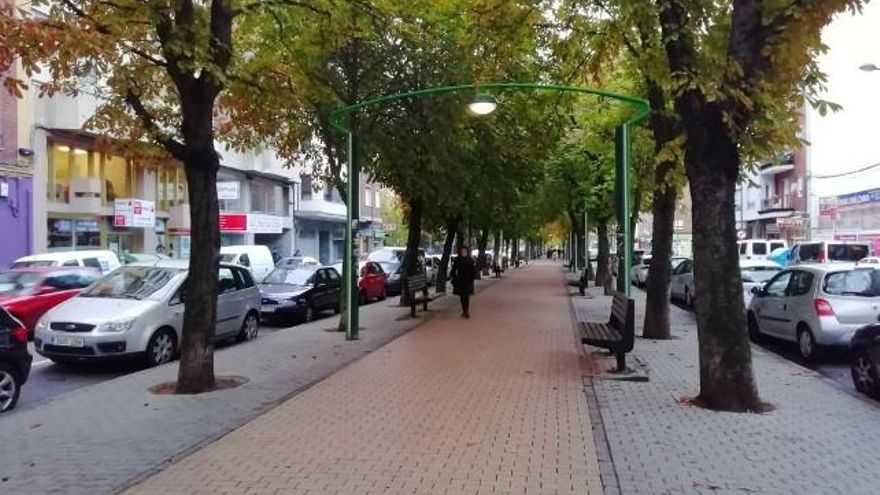 Inusual imagen otoñal del bulevar de José Aguado prácticamente sin hojas.