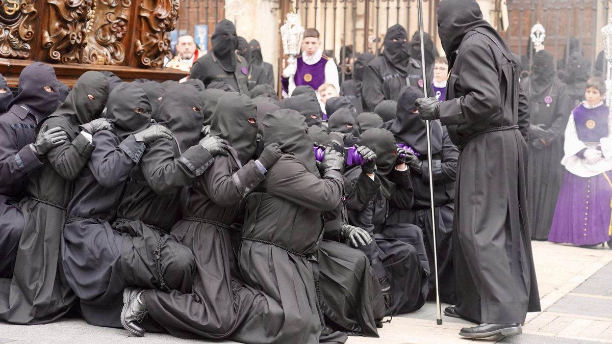 La Procesión de los Pasos en León y el Encuentro, en imagen de archivo.
