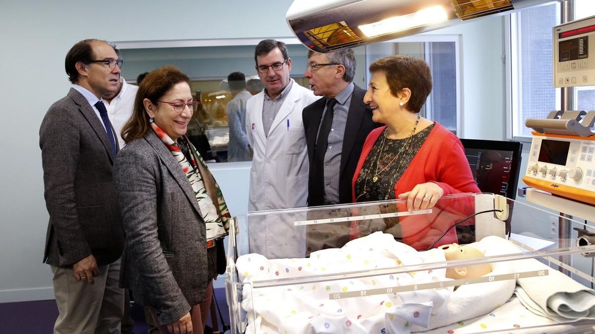 La consejera de Sanidad, María Luisa Real, en una visita a Valdecilla.