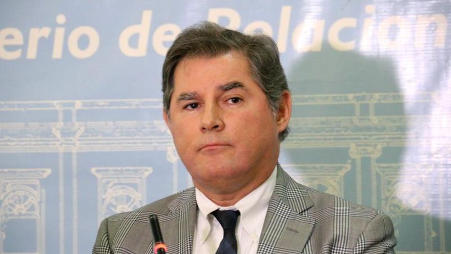 El representante regional de Acnur para el Sur de América Latina, Juan Carlos Murillo, participa en su encuentro con el canciller de Paraguay, Antonio Rivas, este martes en Asunción (Paraguay).