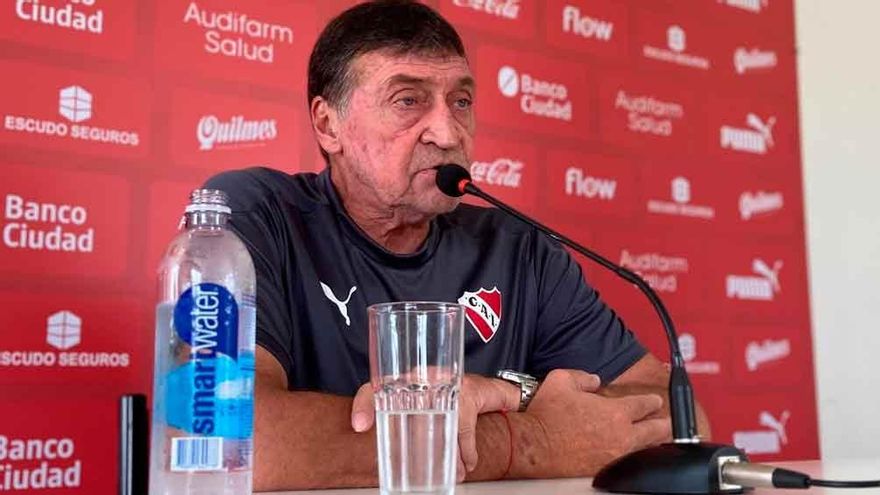 Falcioni dio positivo en el test de coronavirus y se encienden las alarmas por el rebrote en el fútbol argentino