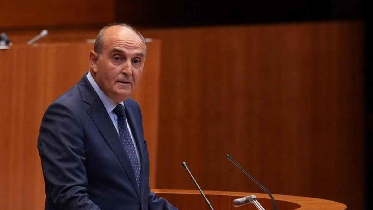 El Procurador del Común pide dar un vuelco a las ayudas escolares y que se beneficien también los colegios concertados