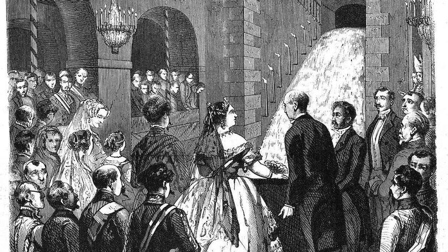 La reina Isabel II asiste a la inauguración del Canal