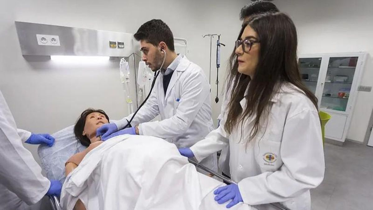 Compromís acusa a Pérez Llorca de “hacer lo posible” para que Medicina sea una carrera para quien se la pueda pagar