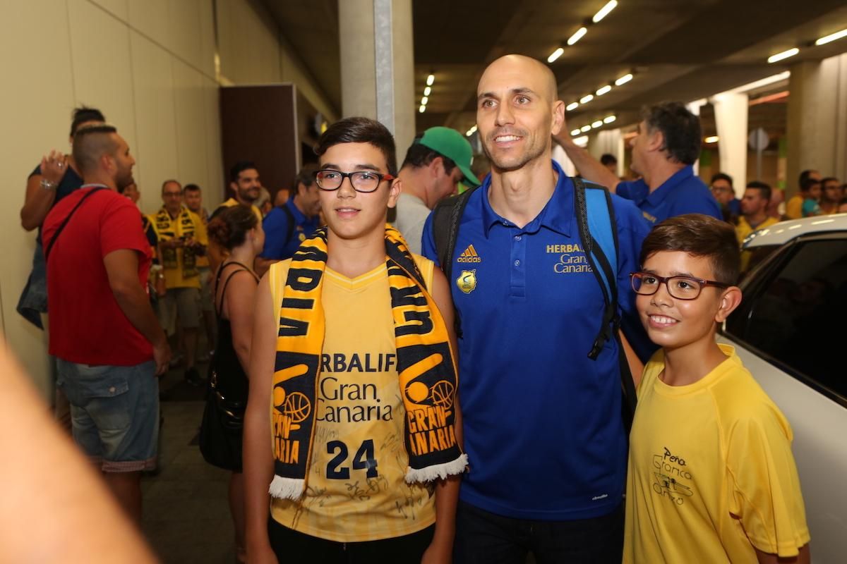 Llegada del 'Granca' al aeropuerto.