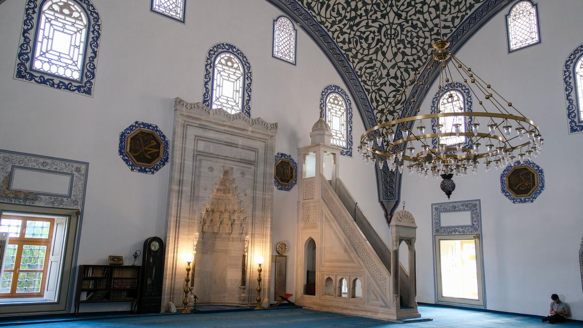 Interior de la Gran Mezquita de Skopie.