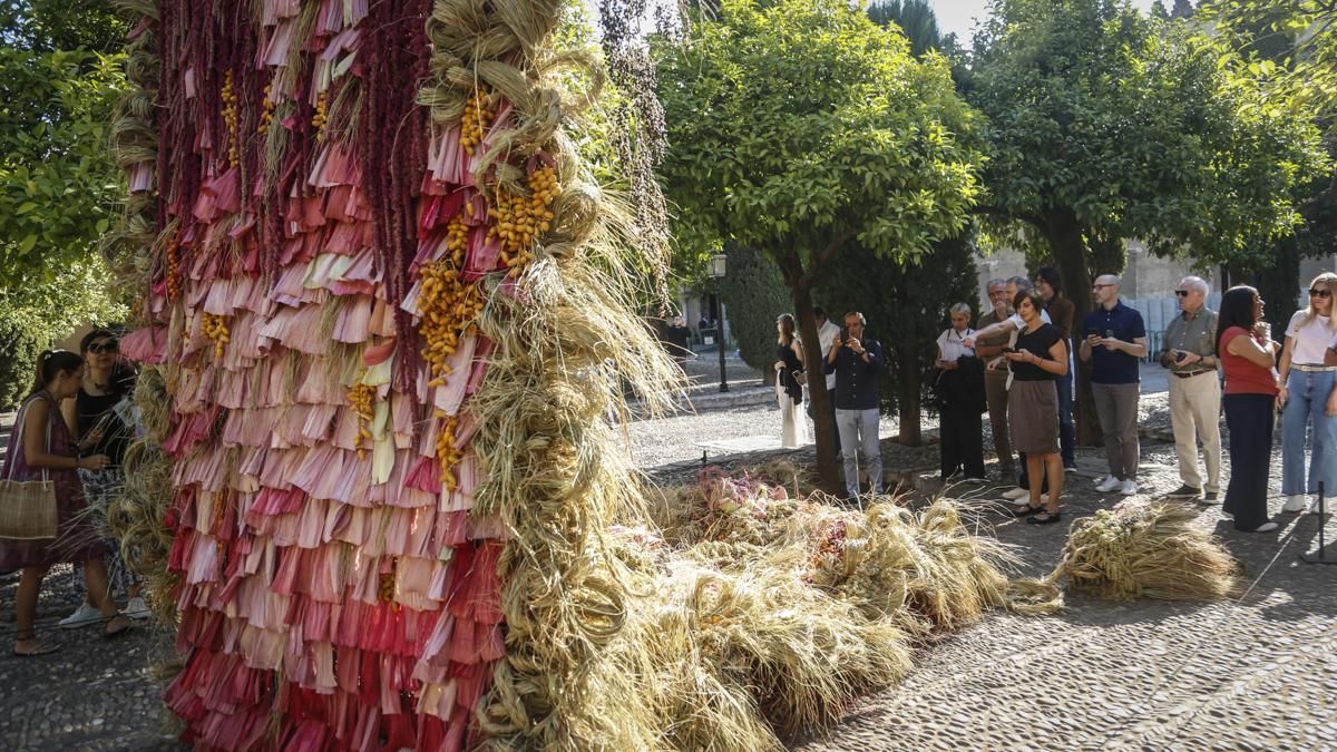 Flora 2025 - 'Tramas pasadas, calma futura' (Patio de los Naranjos)