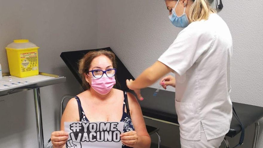 Canarias supera el 80% de su población diana vacunada con al menos una dosis