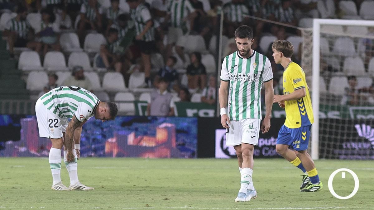 Jugadores del Córdoba CF tras un gol de Las Palmas