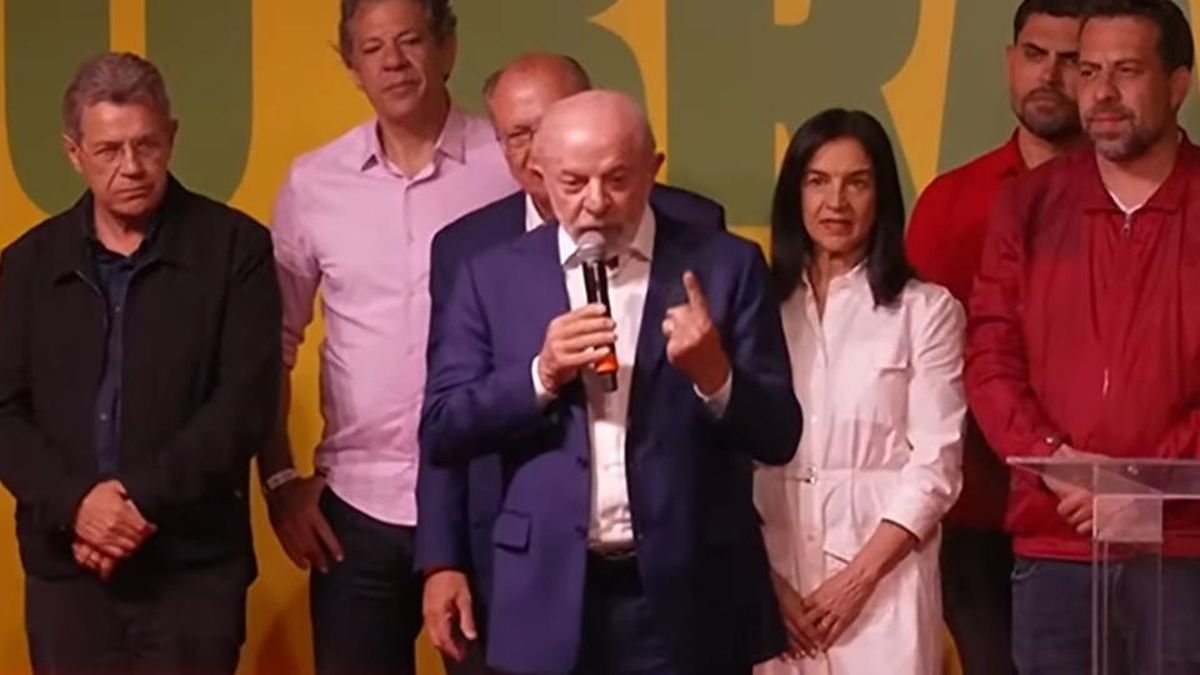 Lula reconoce que el resultado de la primera vuelta en Brasil es "inesperado" y critica a Bolsonaro