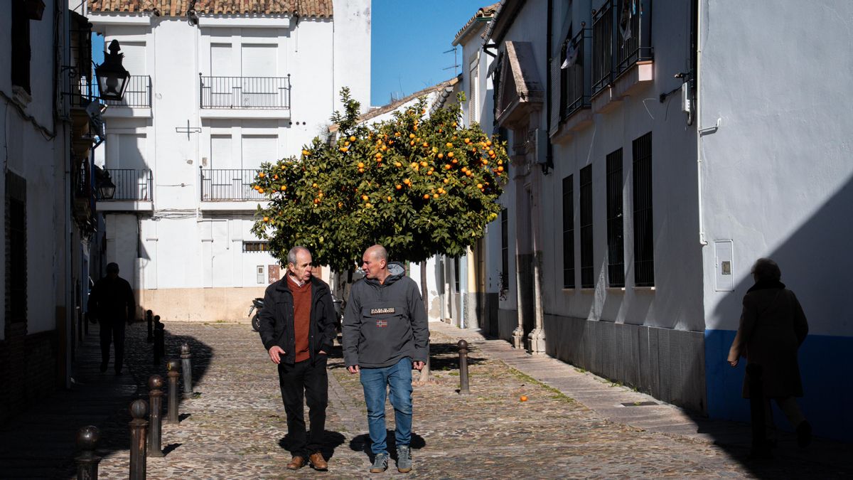 Los últimos vecinos del Pozanco denuncian el crecimiento de los apartamentos turísticos.
