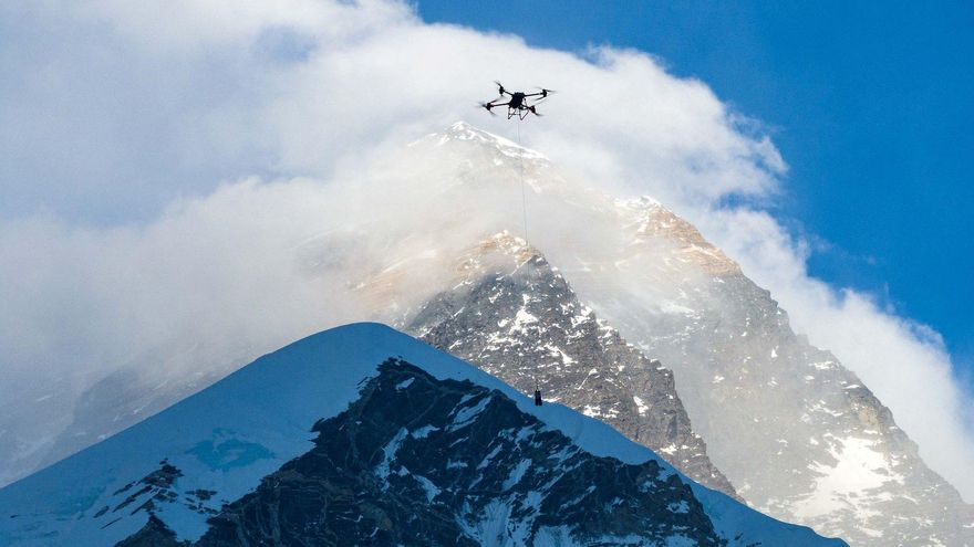 La turistificación del Everest desata un nuevo plan: usar drones para limpiar y rescatar ahorrando tiempo