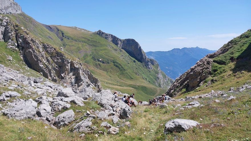 Rescatado un senderista de Madrid con una rotura de muñeca mientras hacía la peregrinación al Pico San Carlos