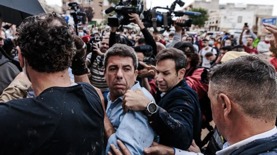 Podemos pide a la jueza que investigue los movimientos de los policías que escoltaban a Mazón el día de la DANA