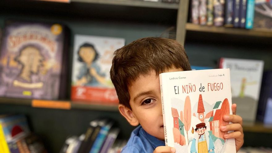 El premio Librería Cultural 2022 reconoce la trayectoria de la sevillana Rayuelainfancia, "un referente para todas las librerías infantiles"