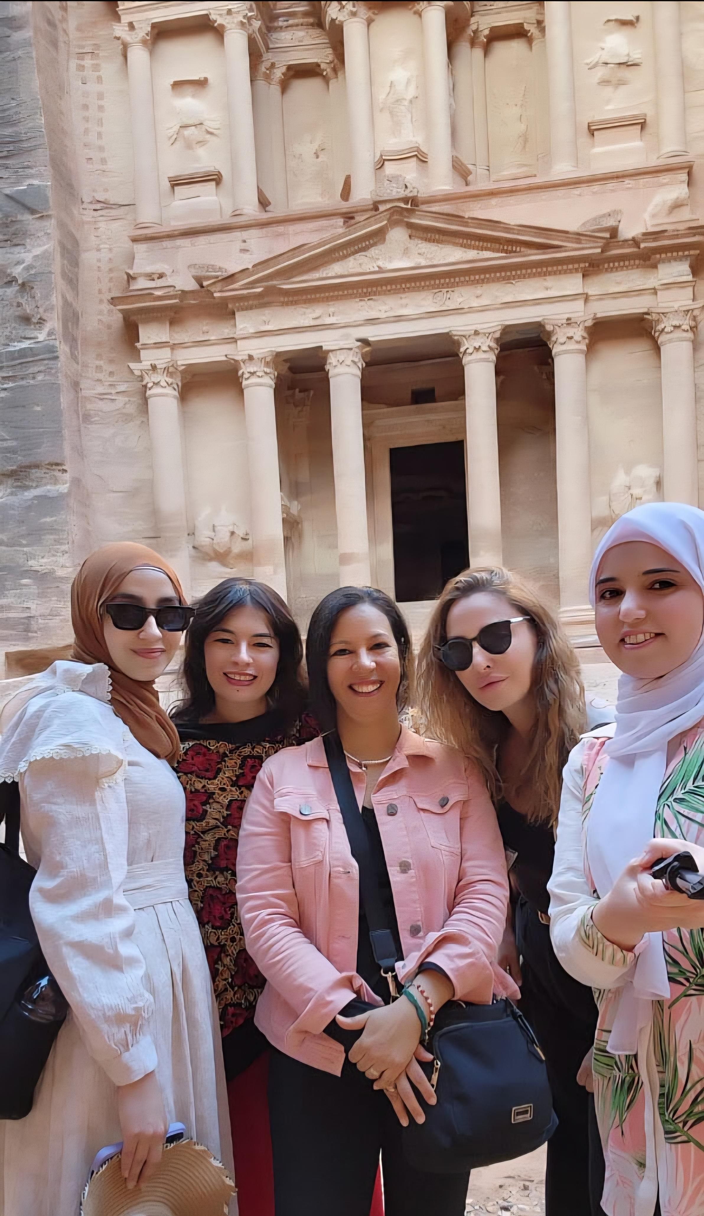 011 Las traductores con la directora de los talleres Noura El Sayyed_segunda por la derecha