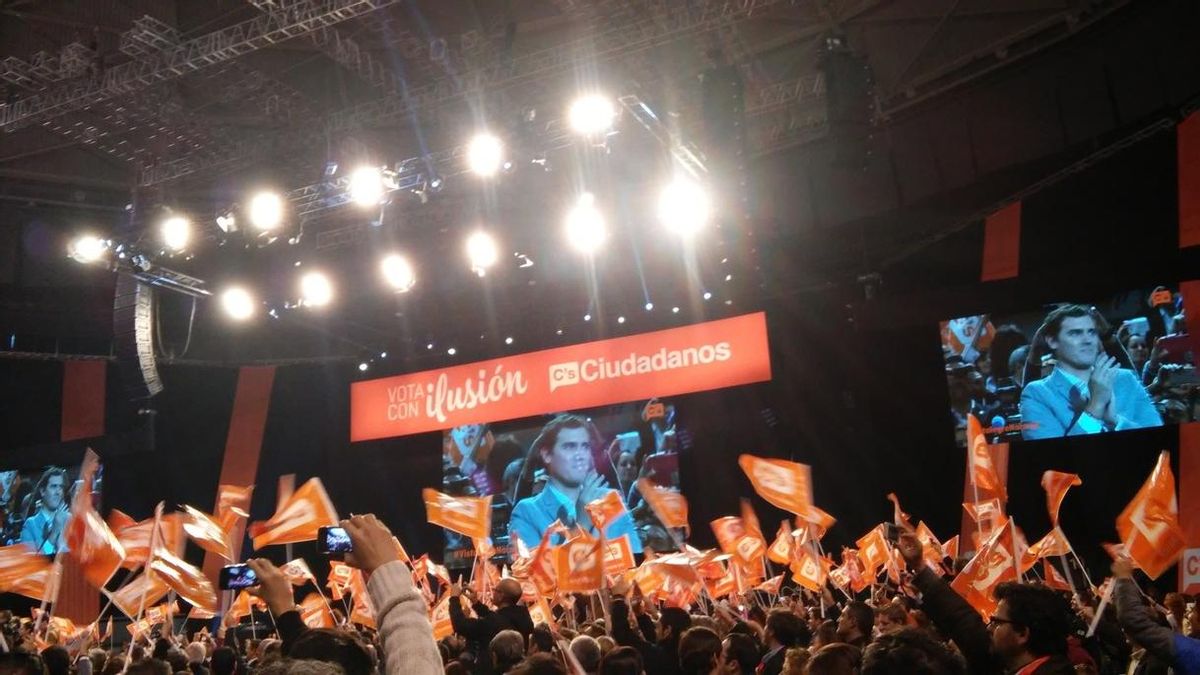 Unas 10.000 personas llenan el Palacio de Vistalegre de Madrid en el acto central de campaña de Ciudadanos