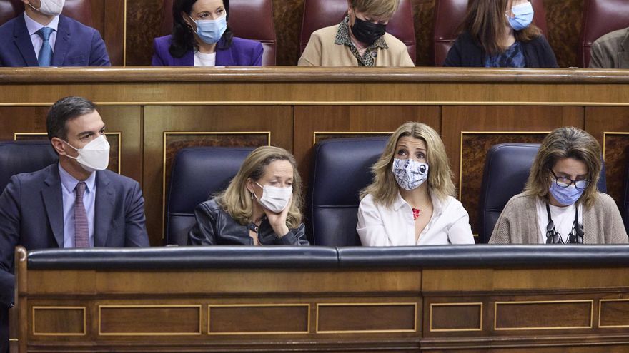 El presidente del Gobierno, Pedro Sánchez; la vicepresidenta primera y ministra de Asuntos Económicos, Nadia Calviño; la vicepresidenta segunda y ministra de Trabajo, Yolanda Díaz; y la vicepresidenta tercera y ministra para la Transición Ecológica, Teresa Ribera, en una imagen de archivo.