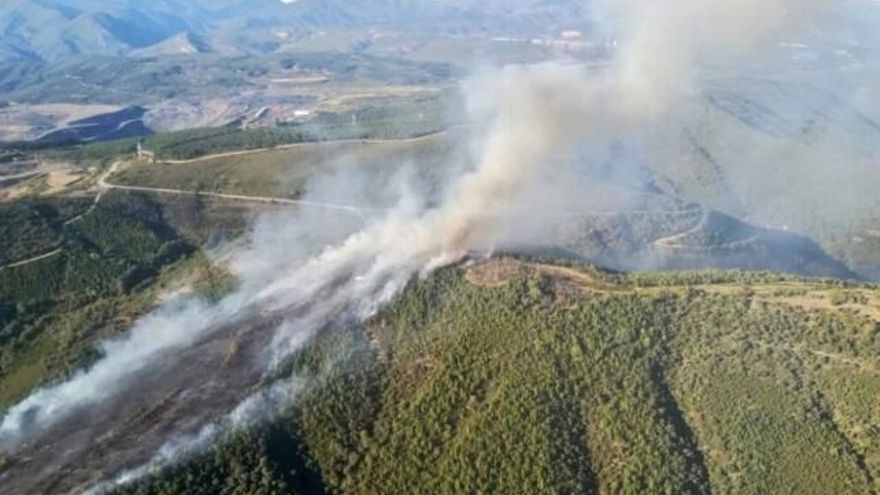 Imagen aérea del siniestro forestal de Langre. / Foto Briftabuyo