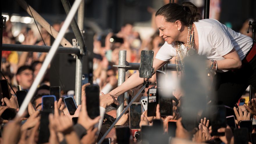 La líder opositora venezolana, María Corina Machado, durante un encuentro con la diáspora venezolana, en la Puerta del Sol.
