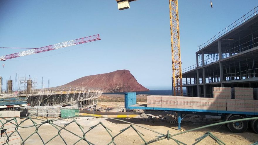 El Ayuntamiento de Granadilla, denunciado por presunta manipulación de documentos y corrupción urbanística en unas obras junto a La Tejita