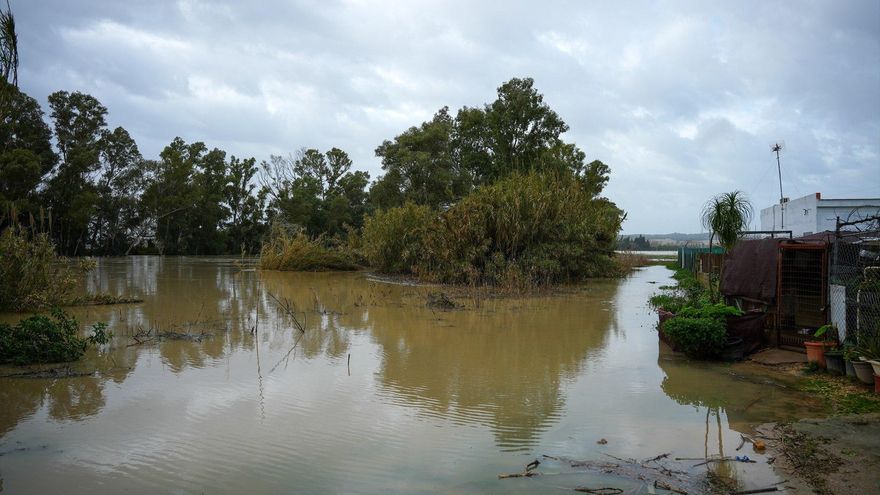 Más de 3.000 desalojados de forma preventiva en zonas inundables de Cádiz, Jaén y Málaga