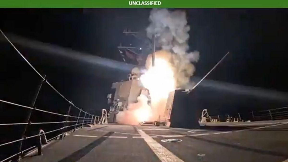 Captura de un vídeo publicado por el Departamento de Defensa de Estados Unidos sobre el ataque contra supuestos objetivos del Estado Islámico en el noroeste de Nigeria.