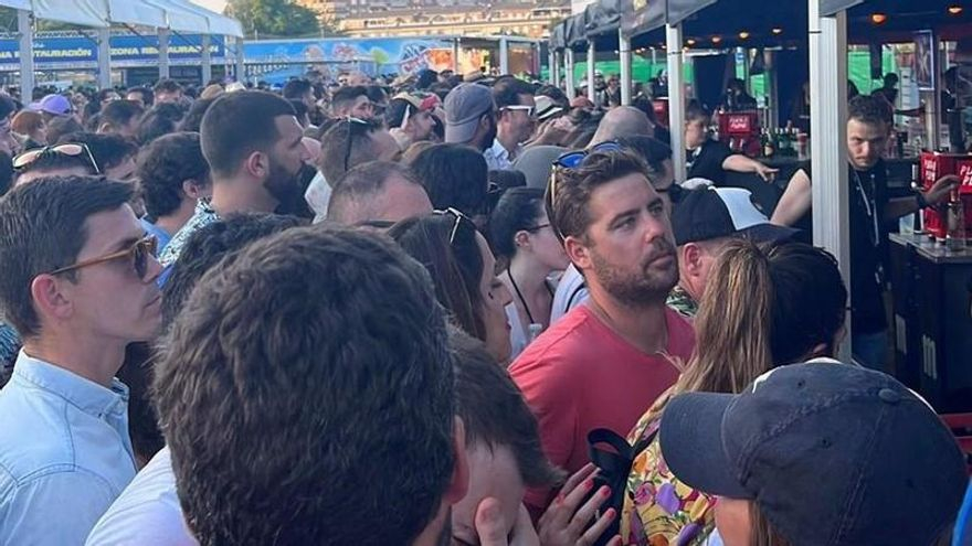 Golpes de calor, colas eternas y retrasos indignan a asistentes al Capital Fest en Talavera de la Reina