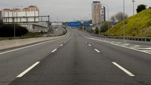 Vista de la carretera M-30 prácticamente vacía este jueves en Madrid, durante la vigésima sexta jornada del Estado de Alarma decretado por el Gobierno para frenar la pandemia del coronavirus.