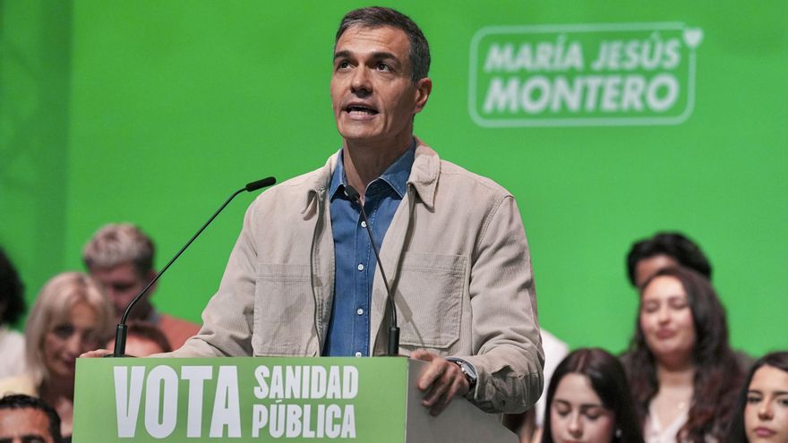 El presidente del Gobierno y secretario general del PSOE, Pedro Sánchez, interviene en un mitin celebrado este domingo en el Campo de Gibraltar.