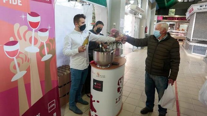 Campillo / ICAL . El Mercado del Conde Luna de León organiza la iniciativa ‘Quedamos en el mercado’ para dinamizar la actividad en la zona